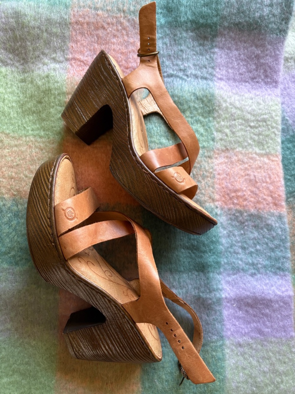 “Born” Leather Platform Sandal in Tan. 
Padded leather footbed
Very comfortable